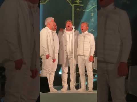 Patrick Fiori  Chant Corse acappella  lors de son concert dans la Basilique de Laon