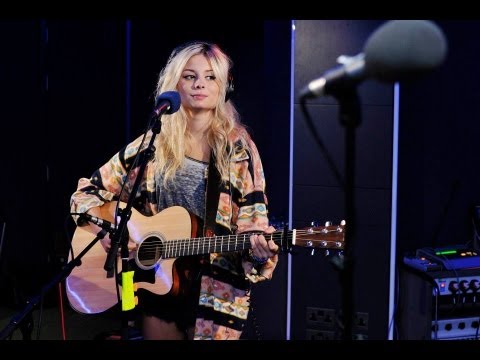 download lagu mp3 mp4 Nina Nesbitt Love Me Again, download mp3 Nina Nesbitt Love Me Again free downloadn, video klip Nina Nesbitt Love Me Again