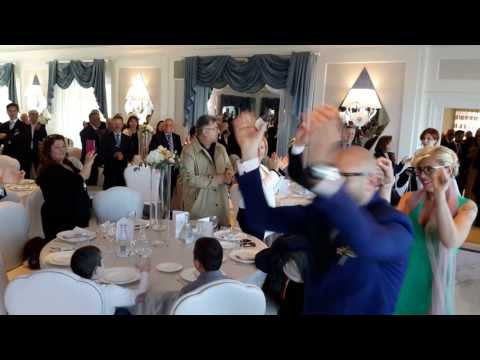 Sposi e Invitati entrano Ballando  Despacido  Plaza Vasto Animazione Matrimonio Francesco Barattucci