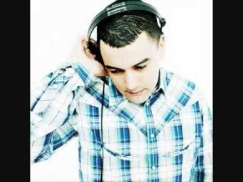 Adele Gets Rattled-Ian Longo.wmv