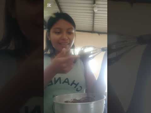 Cocinando brownie 🥧