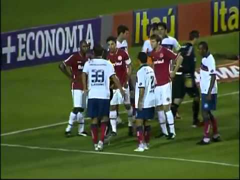 Bolivar faz falta criminosa em Dodô do Bahia - Internacional 1x0 Bahia