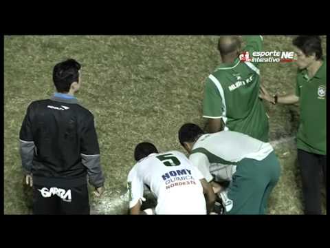 Com sangramento, Rambo, volante do Murici, deixa partida