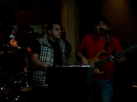 GERARDO ORTIZ Y GRUPO ESCOLTA CON EL POLLITO SANTIVANES