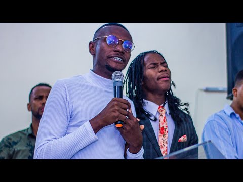 ELE EMOCIONOU A TODOS 😭Cristhiano Douglas | Vigília de Gratidão Do Neemias Coutinho