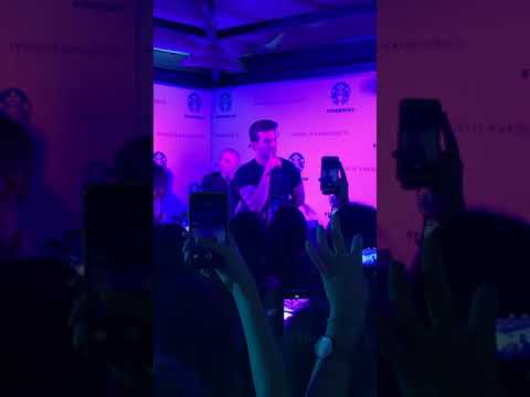 Peoplegreece.com: Ο Βαγγέλης Κακουριώτης σε μια μοναδική live εμφάνιση