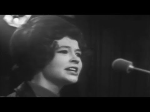 Наталья Шеманкова (Бродягина) - Руки прочь от Вьетнама! (1970) [субтитры]