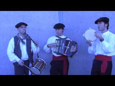 Basque Musicians Play "Andre Maddalen" - classic fandango (jota)