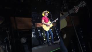 Dustin Lynch - Middle Of Nowhere