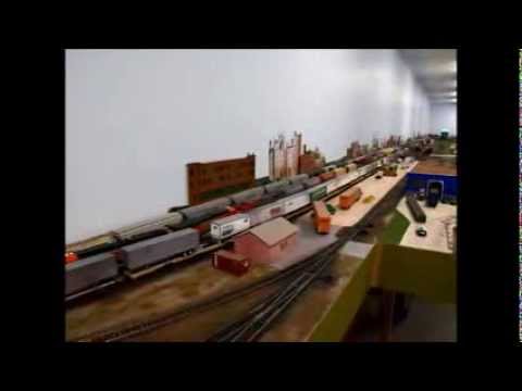 HO scale BNSF train w DP unit