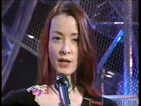 Suzanne Vega - When Heroes Come Down Live French TV 1993