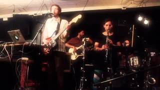 &quot;El enamorado&quot; - Meridian Brothers en vivo en Radio Pachone