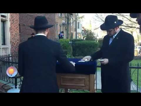 חלוקת דולרים להוספה בצדקה • כ' כסלו תשפ"א