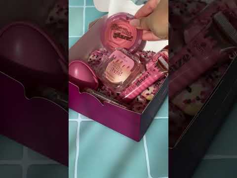 Donut-Inspired Glow 🍩 essence Get the Glaze Trend Edition