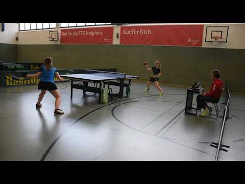 Sarah Natzke  - Frederike Starp ( TuS Hiltrup ) am 09.02.2020: 13:11, 11:9, 8:11 und 11:7