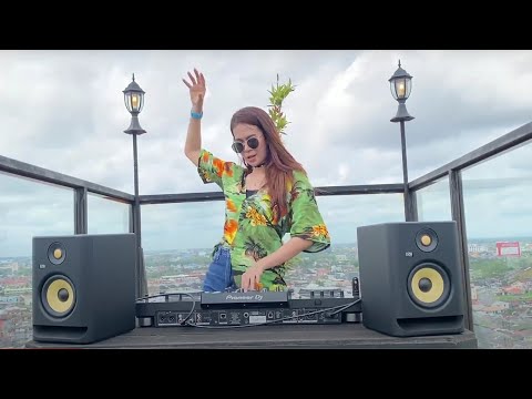 DJ MEGAN - Live  @Hotel Harris Pontianak /TechHouse MIX / Nonstop Music Dj Remix