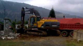 preview picture of video 'ΣΑΜΑΡΙΝΑ -samarinabeton-SAMARINA -  VOLVO EC 240B'