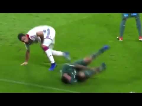 Carton rouge Rafael Tacle assassin Lyon va st Étienne 23/11/2018