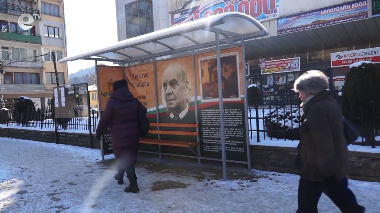 Вандали посегнаха и на новите спирки - една вече е надраскана