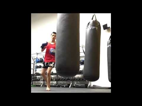 Saenchai signature kick