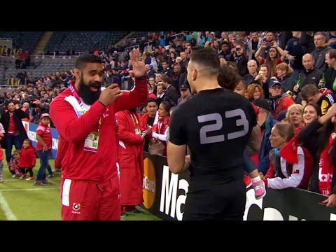 Sonny Bill Williams poses for photo with Tonga fan!