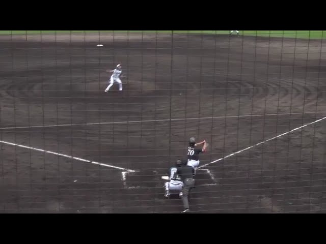 【春季キャンプ】ファイターズ・今井がライトフェンス直撃の3ベースヒット!!