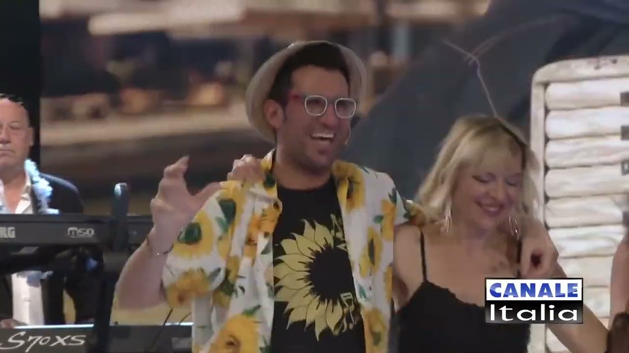Lorenzo Laricchia - PIZZICA MATTA (pizzica) Canale Italia SPECIALE FARFALLINA Cantando Ballando