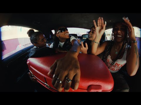 Lily Rayne ft. PHABO - Floating (Official Music Video)