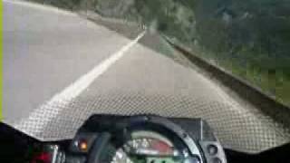 preview picture of video 'Kawasaki zx-10r pe valea oltului in romania... 299 km/h'