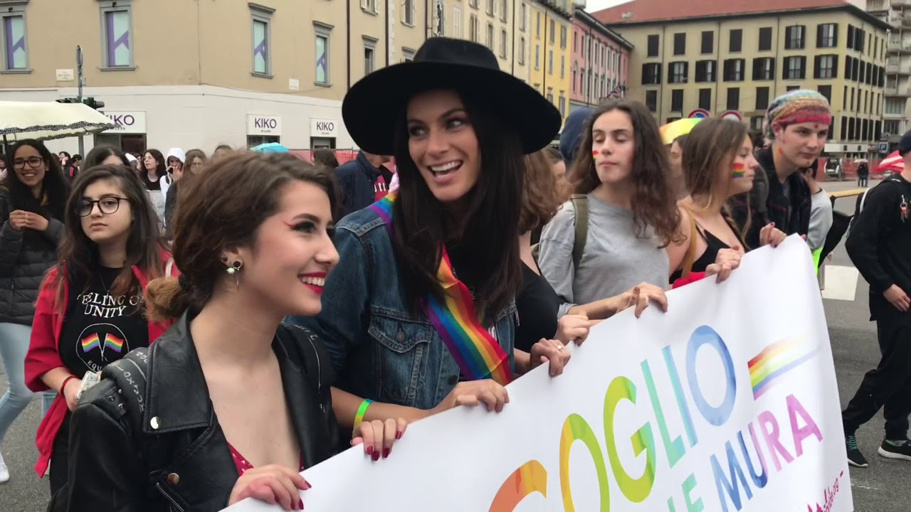 In migliaia tra le vie del centro per il Bergamo Pride 2019