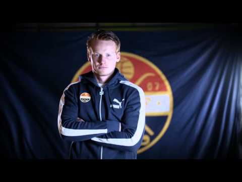 Godset-gutta viser frem Puma-produkter