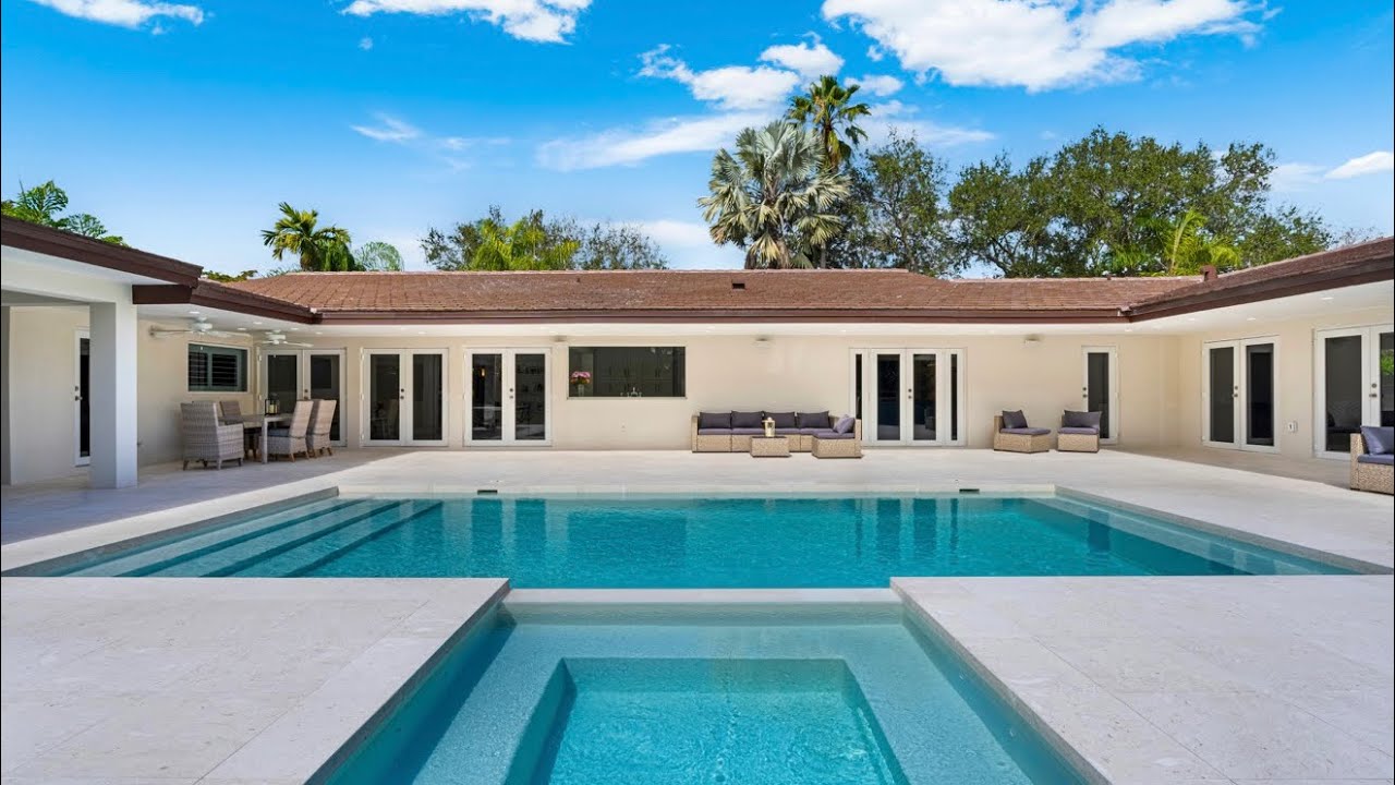 Luxury Home in Pinecrest FL | Expansive Lot | 6700 SW 117th St