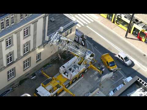 Grue mobile à tour MK110 en accéléré 5X