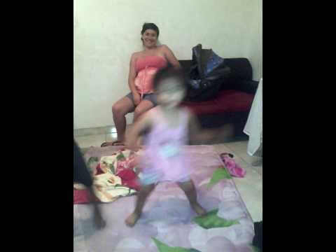 Ñiños bailando Swagga