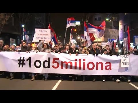Serbien: Zehntausende protestieren in Belgrad gegen Präsident Vučić
