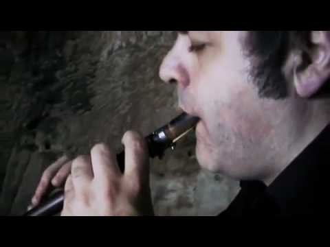 Mario Crispi  e Arenaria (Enzo Rao violino) alle Grotte della Gurfa: 