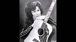 Loretta Lynn - I Feel Like Travelling On