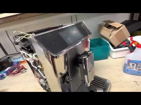 Delonghi zeigt dauerhaft Aufheizvorgang - verrückt wie verbaut die ECAM 650.85 ist 🤯 #29