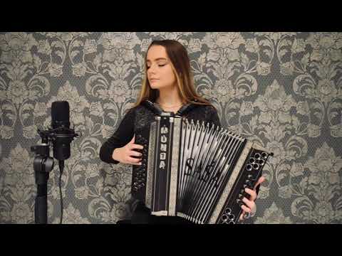 Horila sosna, heligónka Alexandra Ondrušová