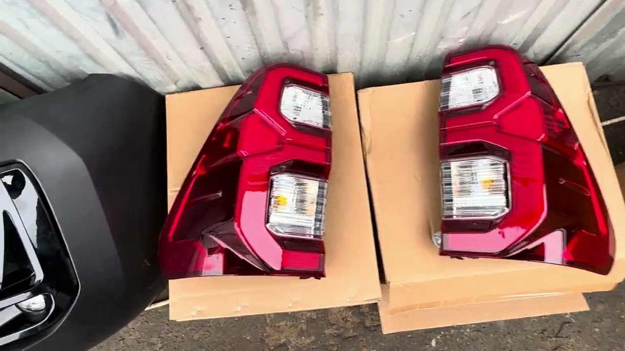 Toyota Hilux 2015- Full Facelift Kit to 2022 Look (for 2015-2020) Video 2