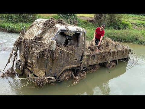 FULL VIDEO: Woman finds and restores abandoned car after many years of abandonment