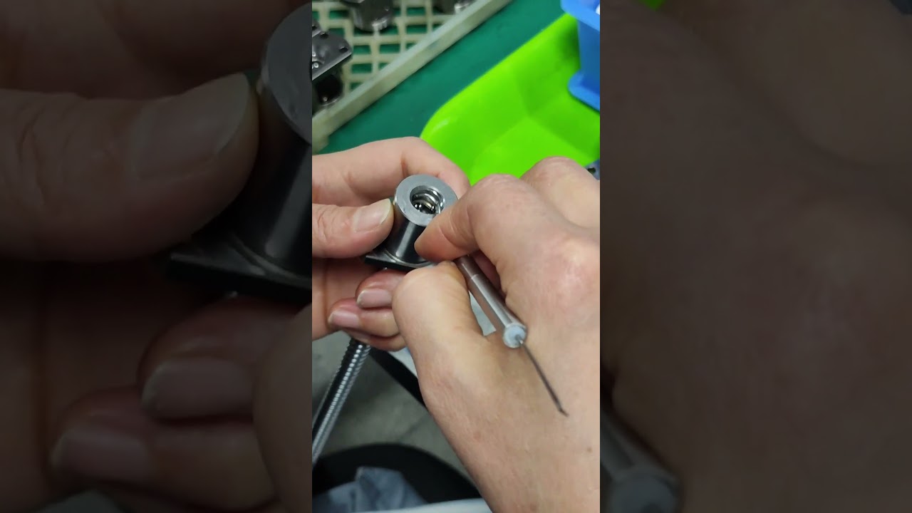 Installation of ball to nut #ballscrew #factory