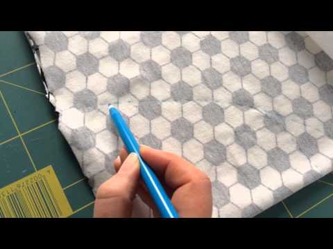 Shirt mit Rollschneider zuschneiden und mit elast. Spitze einfassen