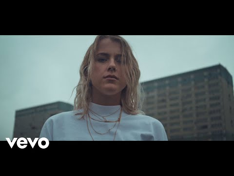 Mathilda Homer - Baby Blue Eyes (Official Video)