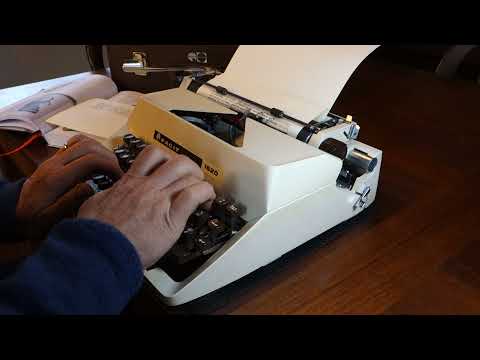 1971 Facit 1620 portable typewriter at work