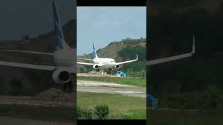 Download lagu seconds when the Garuda Airlines plane landed very smoothly #plane #garuda #garudaindonesia mp3