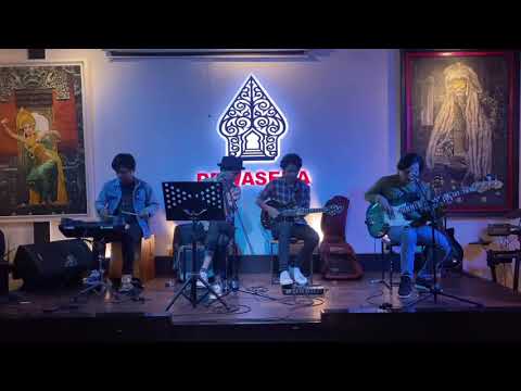 Live Music di Dewasena Cafe & Resto
