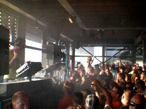 Menno de Jong plays Rank 1 - Symfo (Marcus Schossow & Robert Burian Remix) at ISF 2009