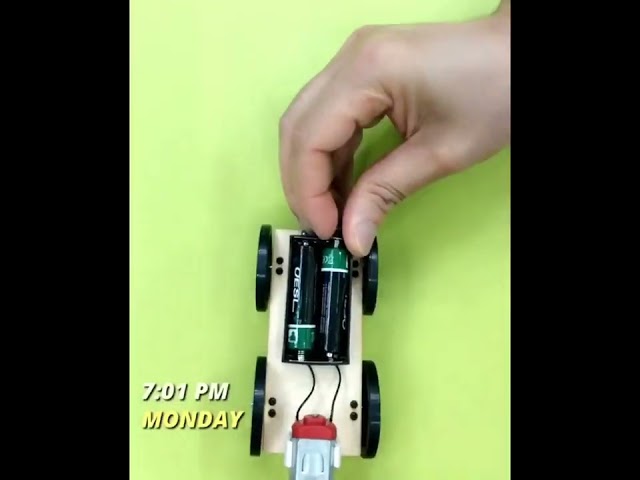سيارة مع محرك تعمل بالبطاريات