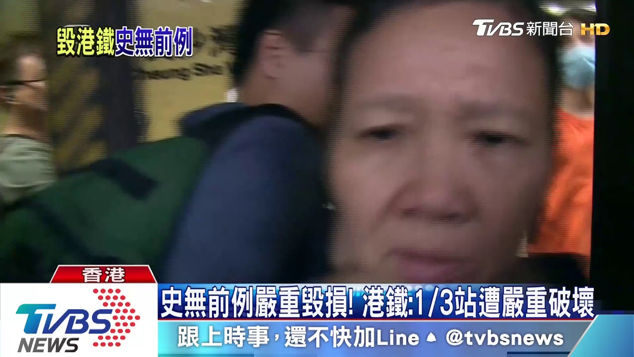 傘+肉身擋地鐵門 港上班族、示威者爆口角